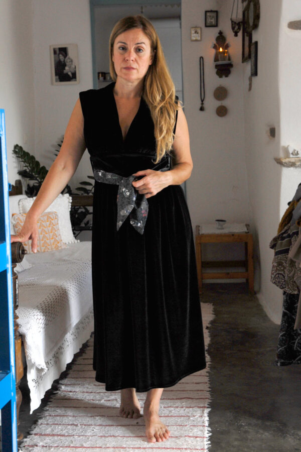 Wearing midi v-neck velvet dress