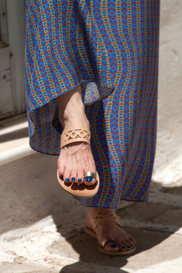 Wearing vaquette flat sandals