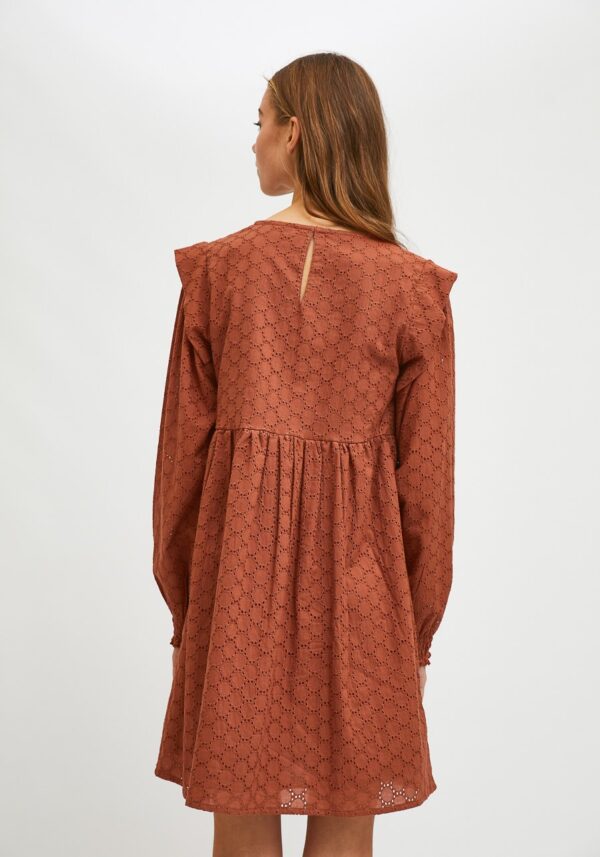 Back photo, model wearing long sleeves brown dress