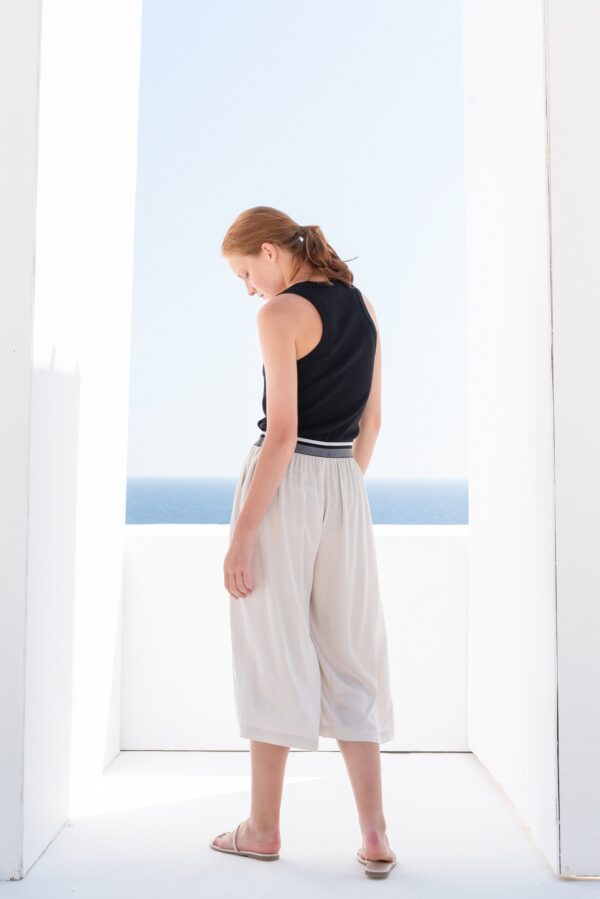 Back photo, model wearing viscose zip culotte