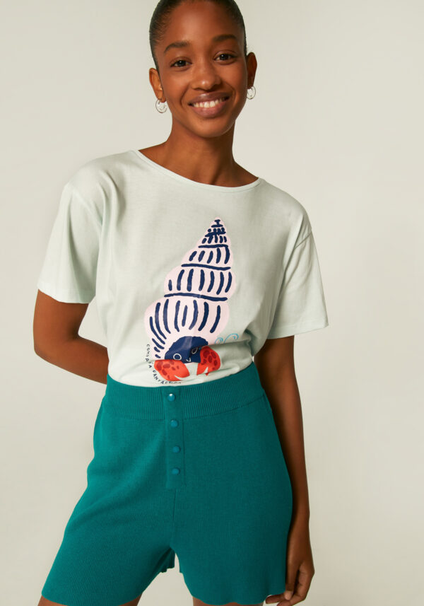 Model is wearing sea shell print t-shirt