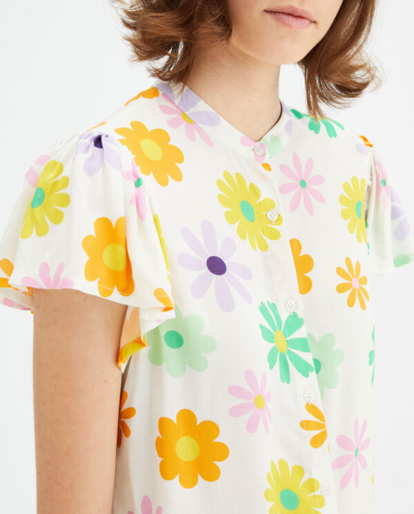 Close up photo model wears floral shirt