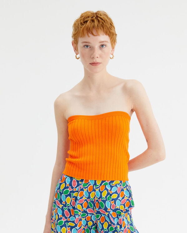 Model wears orange knit tube top